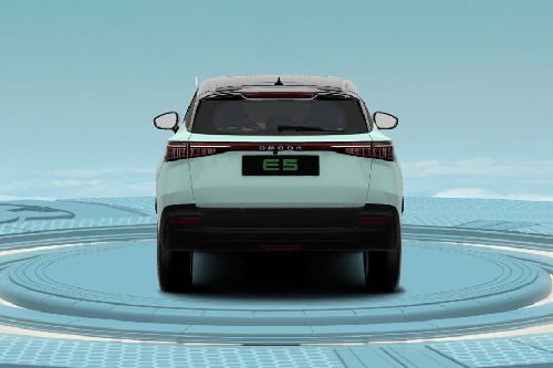 Full Rear View of OMODA E5