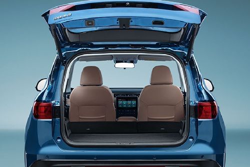 Trunk Open Closer View of يو 75 بلس