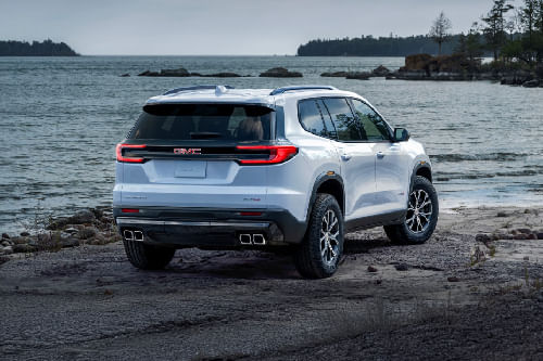 أكاديا Rear angle view