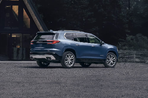 أكاديا Rear Medium Side View