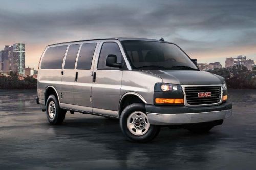 جي إم سي سافانا Front Cross Side View