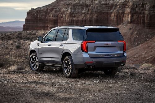 Rear Cross Side View of جي إم سي يوكون إكس إل 