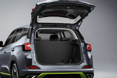 Trunk Open Closer View of إكس ٣ برو