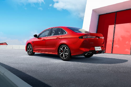 Rear Cross Side View of كايي إي ٥