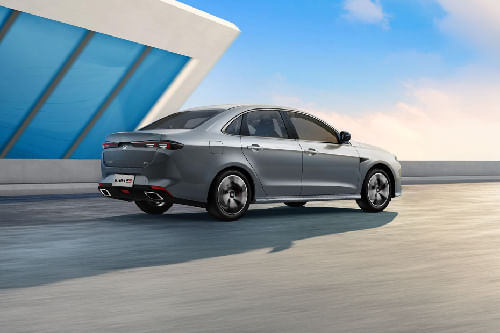 إي ٥ Rear Medium Side View