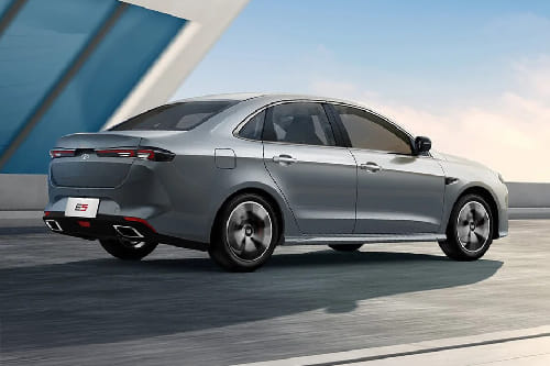 إي ٥ Rear Medium Side View