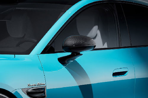 شاومي إس يو 7 Drivers Side Mirror Front Angle