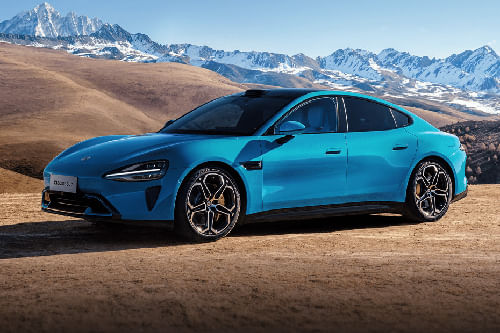 شاومي  إس يو 7 Front angle low view