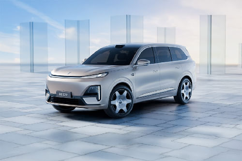 ديبال  إس 09 Front angle low view