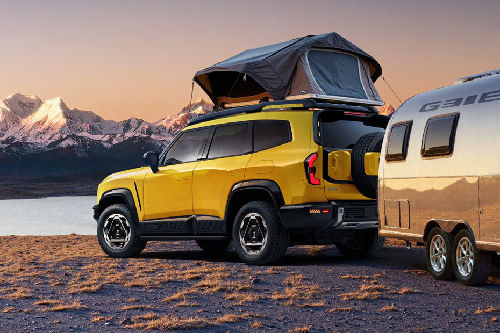 Rear Cross Side View of ديبال جي 318