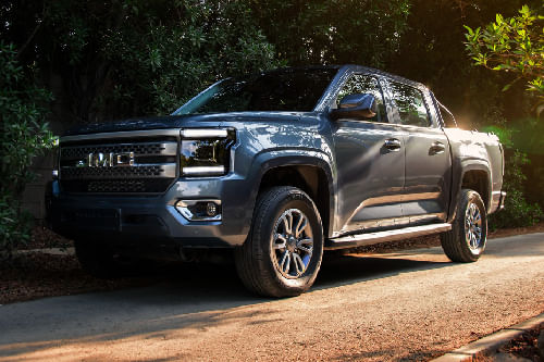 Grand Avenue Front deep low Angle View