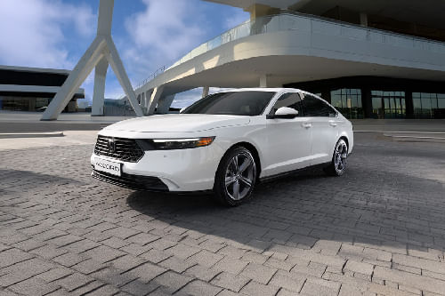 Honda  Accord Front angle low view