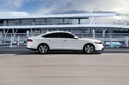 أكورد Medium Angle Front View