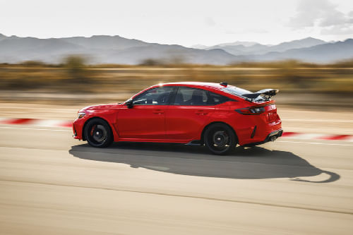 Rear Cross View of Honda CIVIC TYPE R