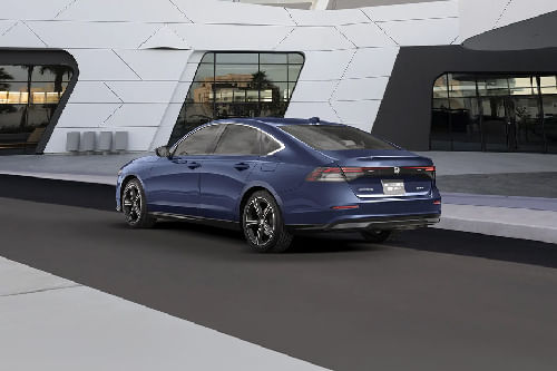 Rear Cross Side View of Honda ACCORD E HEV