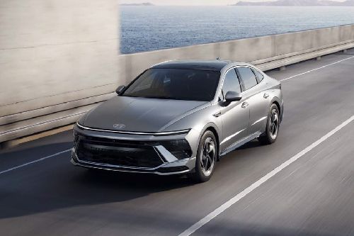 Hyundai  Sonata Front angle low view