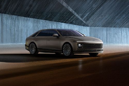 هيونداي أزيرا Right Corner Front View