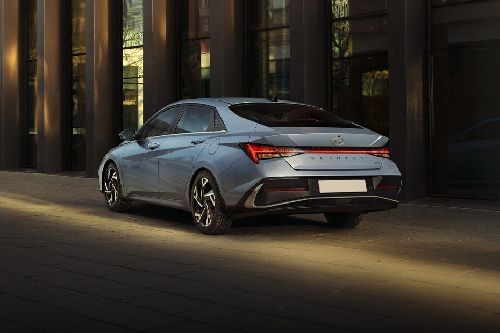 إلنترا Rear Medium Side View