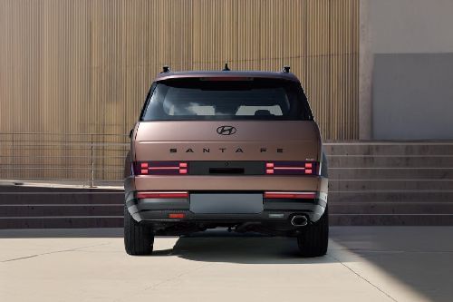 Full Rear View of هيونداي سانتا في