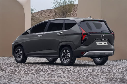 Rear Cross Side View of هيونداي ستارغيزر