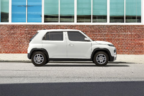 إنستر Medium Angle Front View