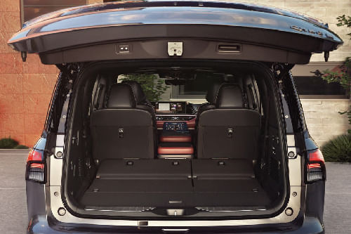 Trunk Open Closer View of كيو إكس 80 