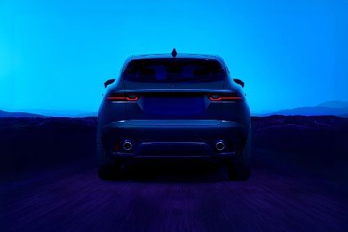 إي-بايس Rear angle view