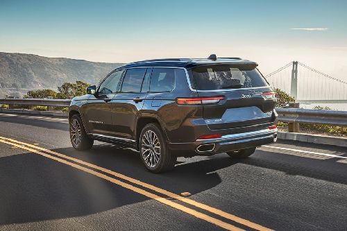 Rear Medium View of جيب جراند شيروكي