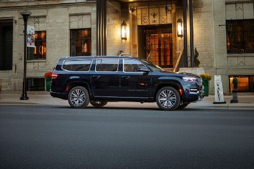 جراند واجونير Medium Angle Front View