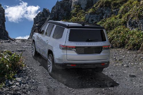 Rear Medium View of جيب جراند واجونير