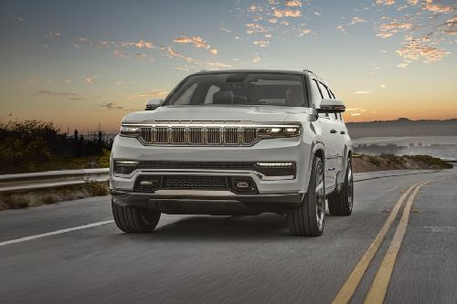 جراند واجونير Tilted Front View