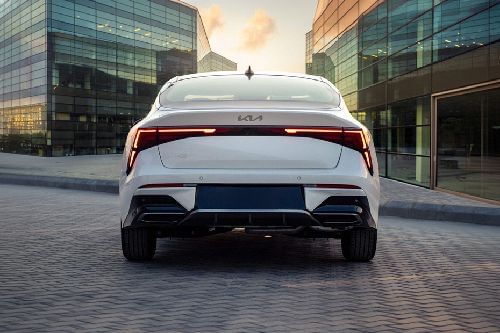 Full Rear View of كيا K5