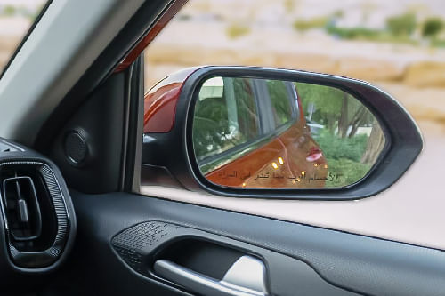 كيا سونيت Drivers Side Mirror Front Angle
