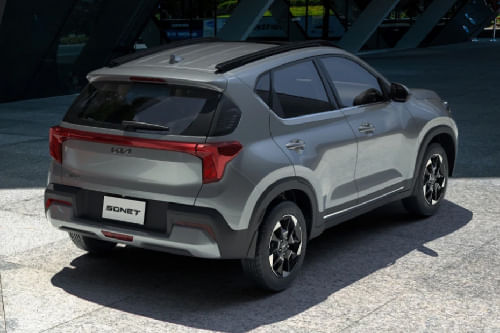 سونيت Rear angle view