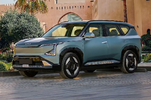 كيا  EV5 Front angle low view