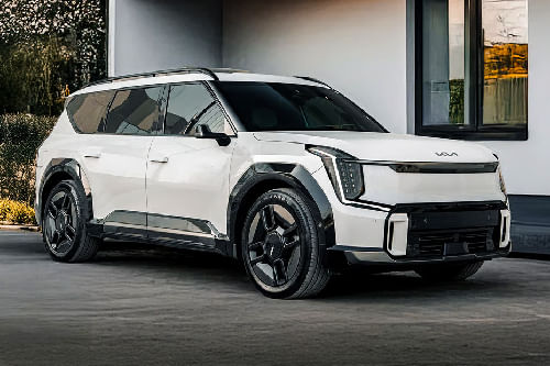 كيا EV9 Front Medium View