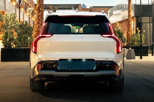 Full Rear View of كيا EV9