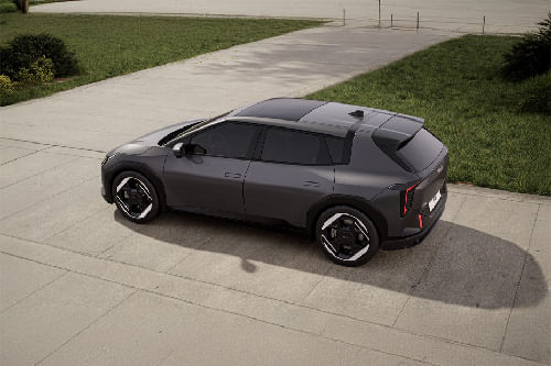 Rear Cross Side View of كيا EV4