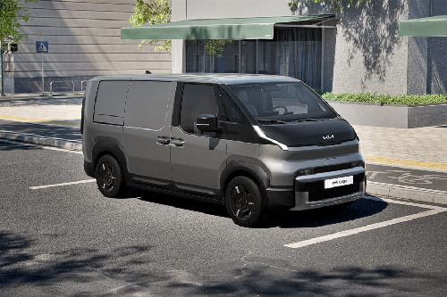 كيا PV5 Front Medium View