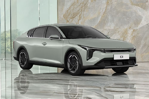 كيا K4 Front Cross Side View