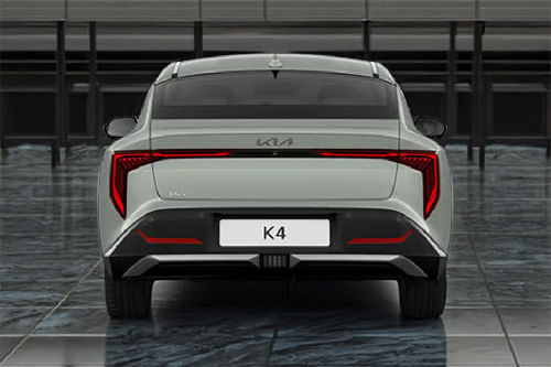 Full Rear View of كيا K4