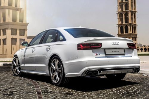 Rear Cross Side View of Audi S6