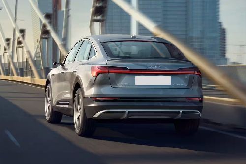 إي-ترون سبورتباك Rear angle view