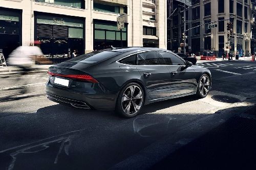 Rear Cross Side View of أودي أيه 7 سبورتباك