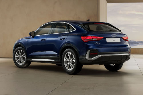 Rear Cross Side View of أودي كيو 3 سبورتباك