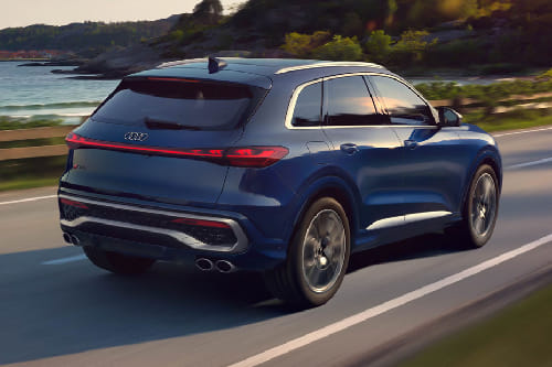 كيو 5 سبورتباك Rear angle view
