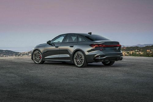 Rear Cross Side View of أودي أيه 5 سيدان