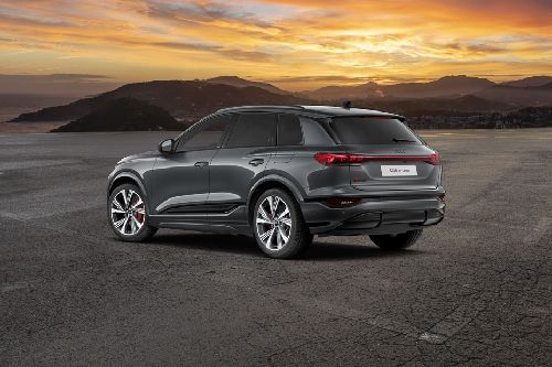 Rear Cross Side View of Audi SQ6 E-Tron