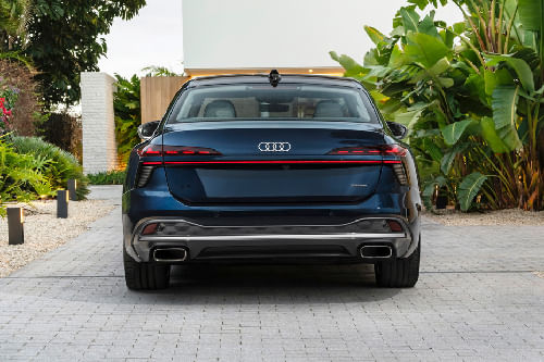 Full Rear View of أودي A6
