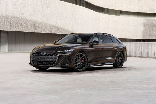 أودي  إيه 6 أفانت Front angle low view